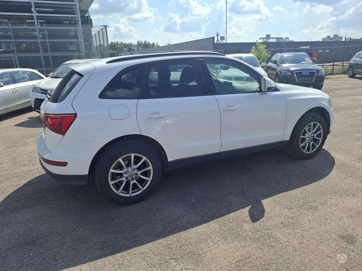 Audi Q5 2010 — двигун 1968 cm³, 170 HP (125kW)