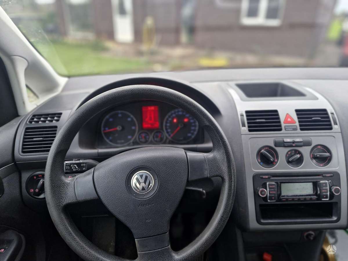 Volkswagen Touran 2009 — photo 7