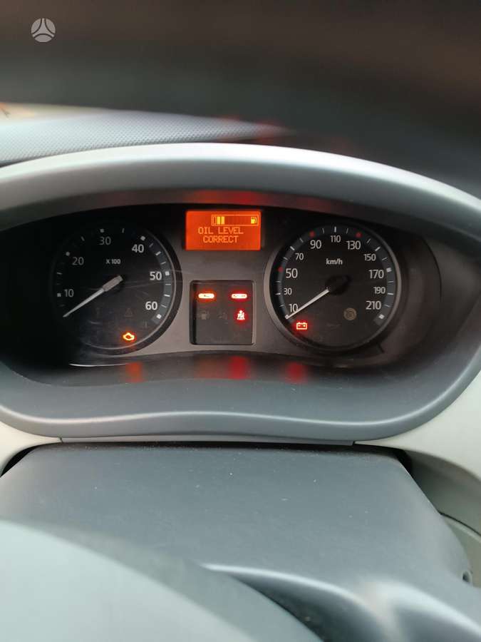Renault Trafic 2011 — салон