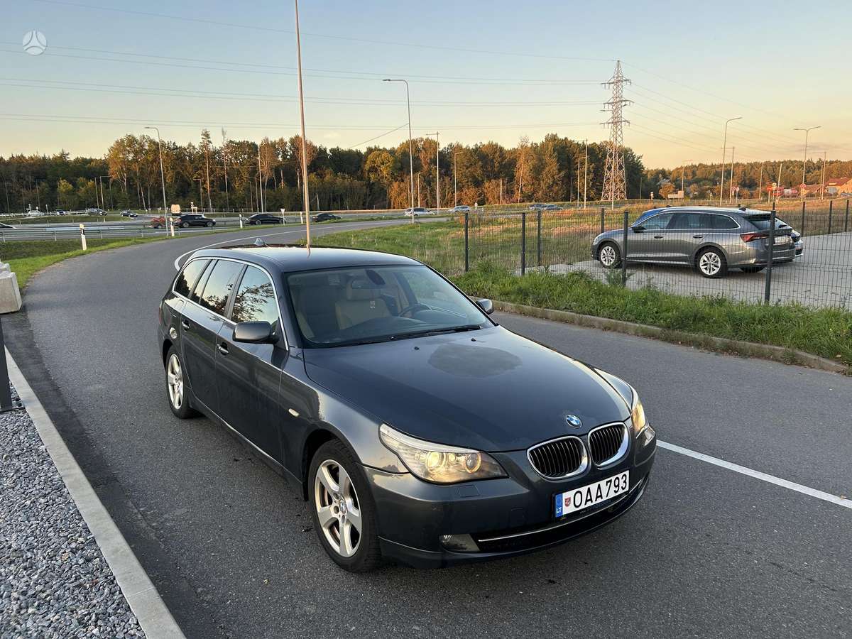BMW 530 2008 — rear view