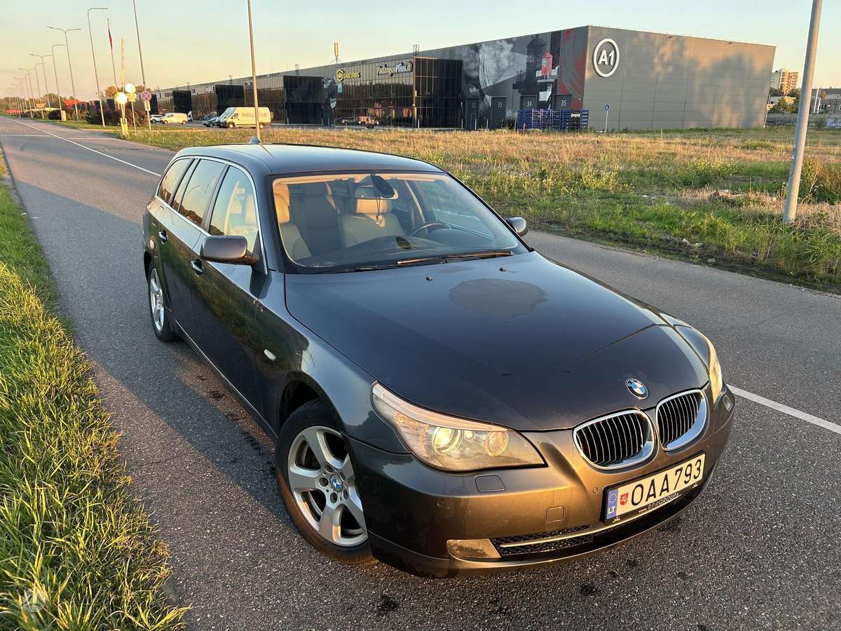 BMW 530 2008 — interior