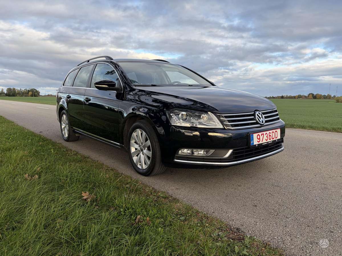 Volkswagen Passat 2014 — rear view