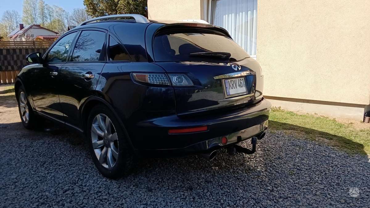 Infiniti FX35 2005 — вигляд ззаду
