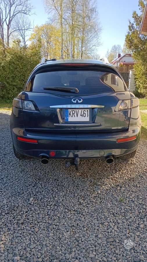Infiniti FX35 2005 — салон