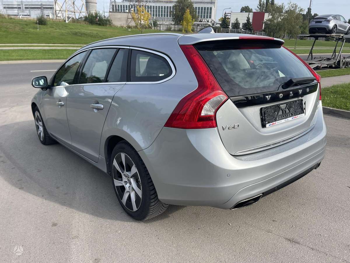 Volvo V60 2013 — photo 12