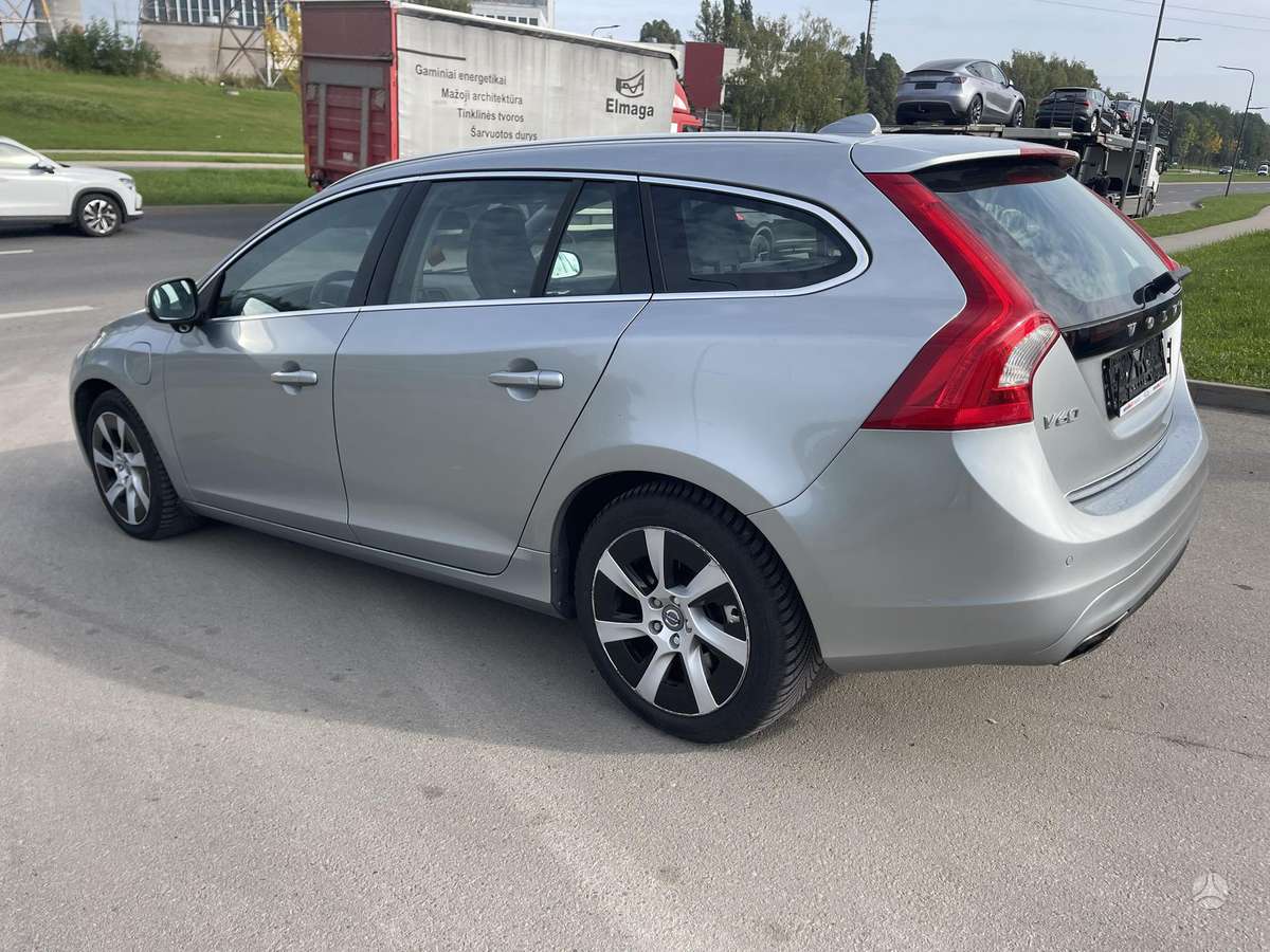 Volvo V60 2013 — photo 13
