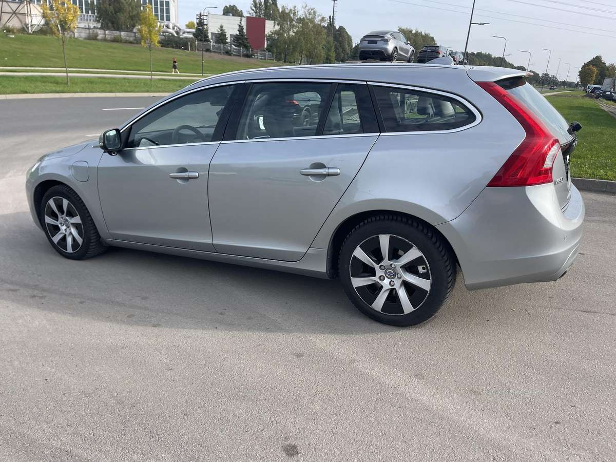 Volvo V60 2013 — photo 14