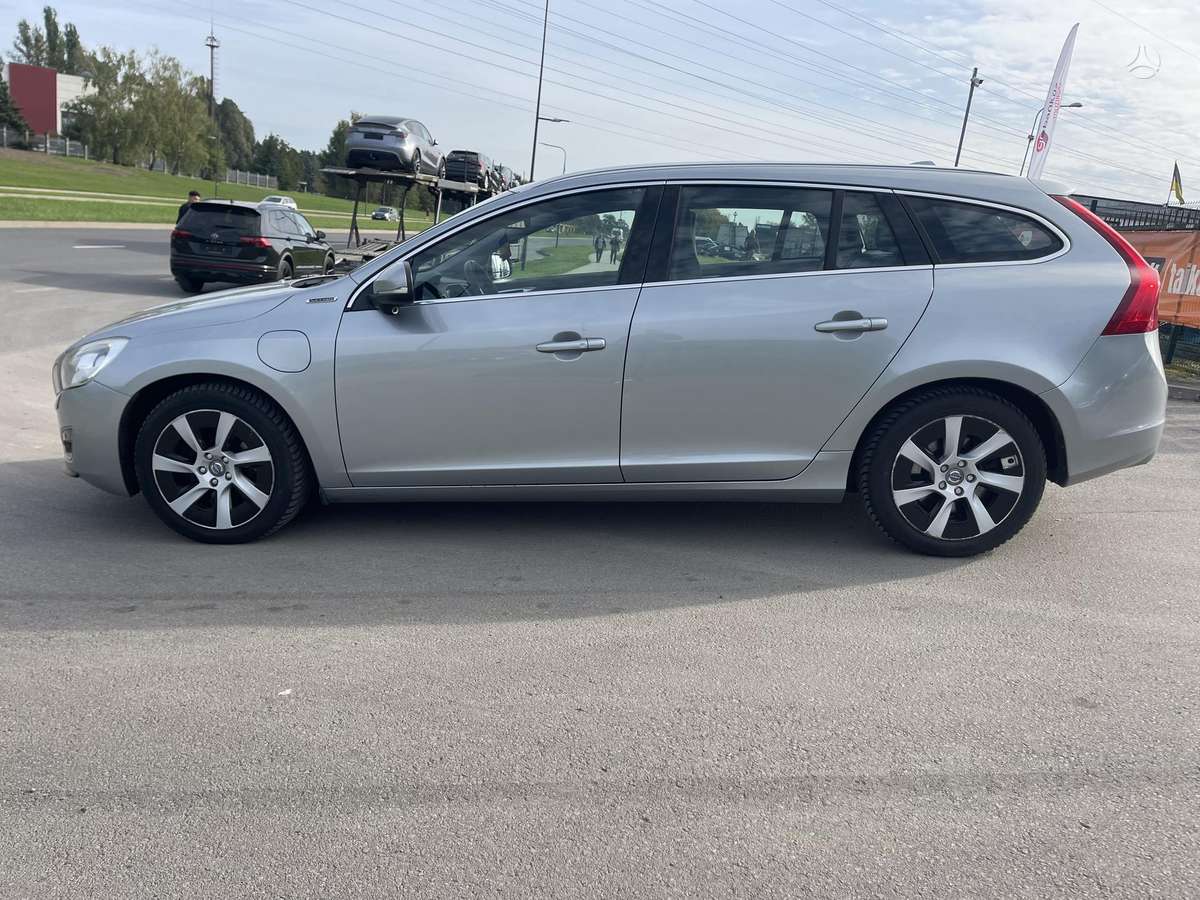 Volvo V60 2013 — photo 15
