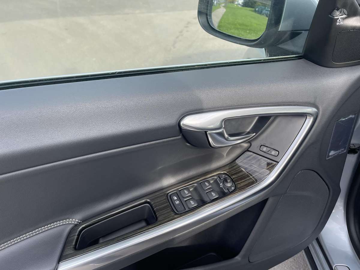 Volvo V60 2013 — photo 16