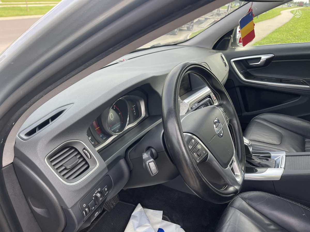Volvo V60 2013 — photo 17
