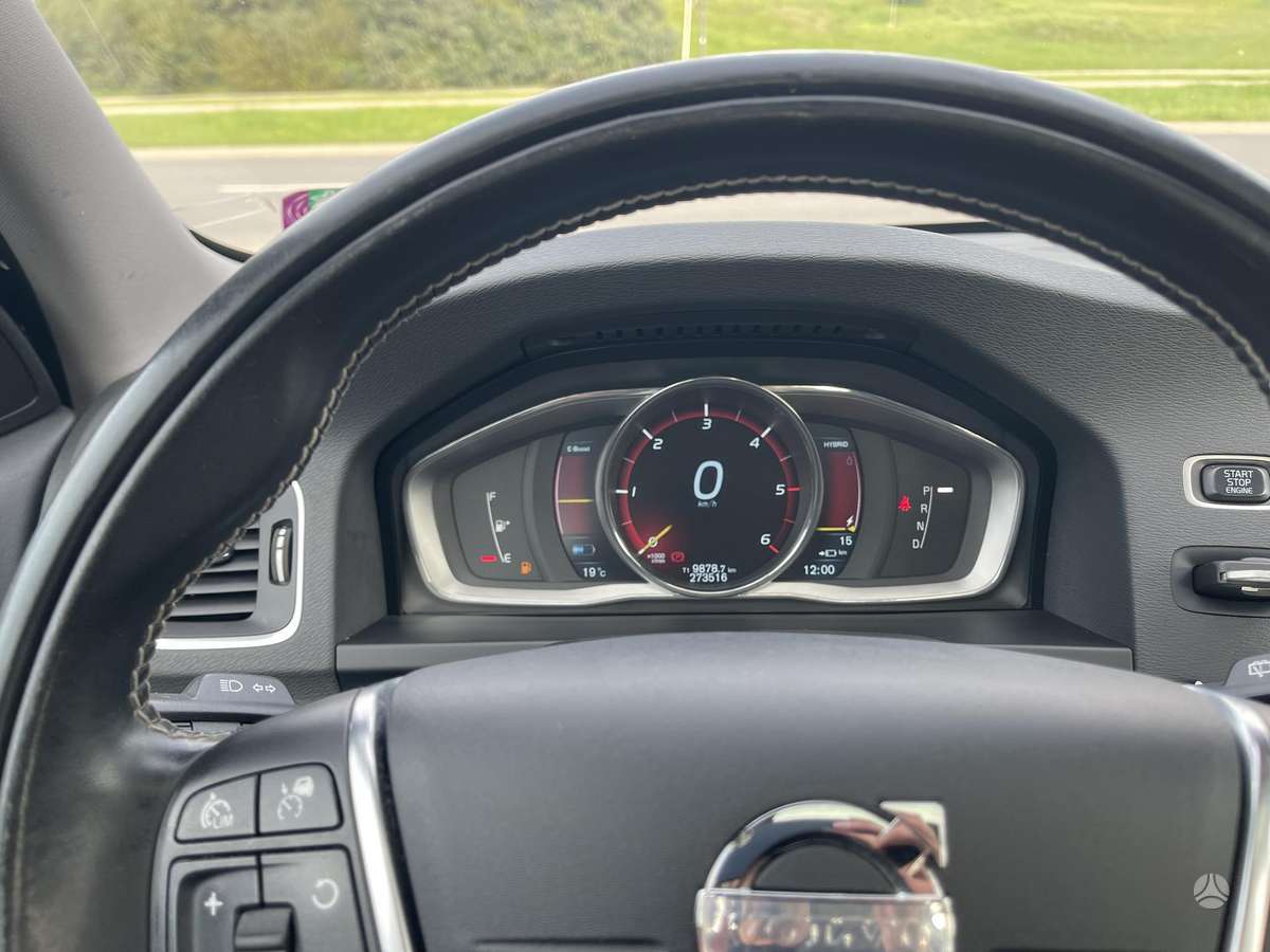 Volvo V60 2013 — photo 18