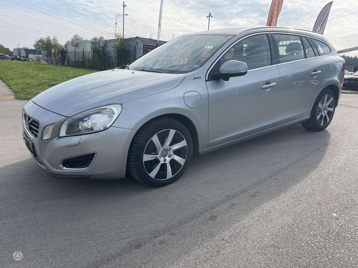 Volvo V60 2013 — rear view
