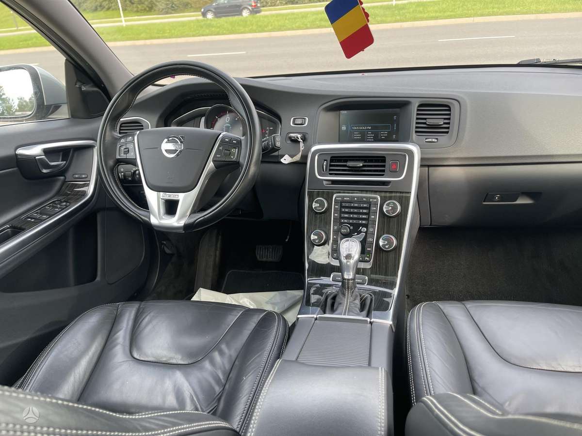 Volvo V60 2013 — photo 24