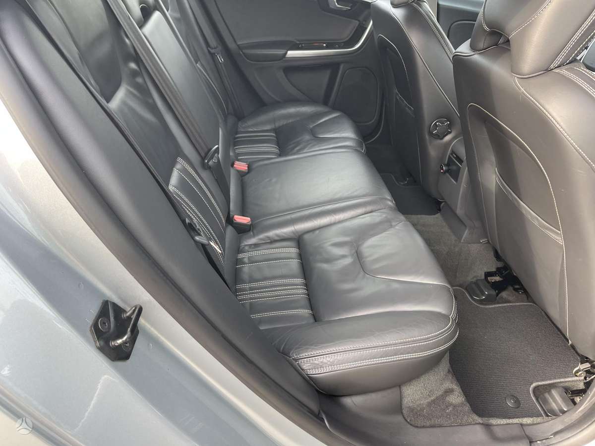 Volvo V60 2013 — photo 25