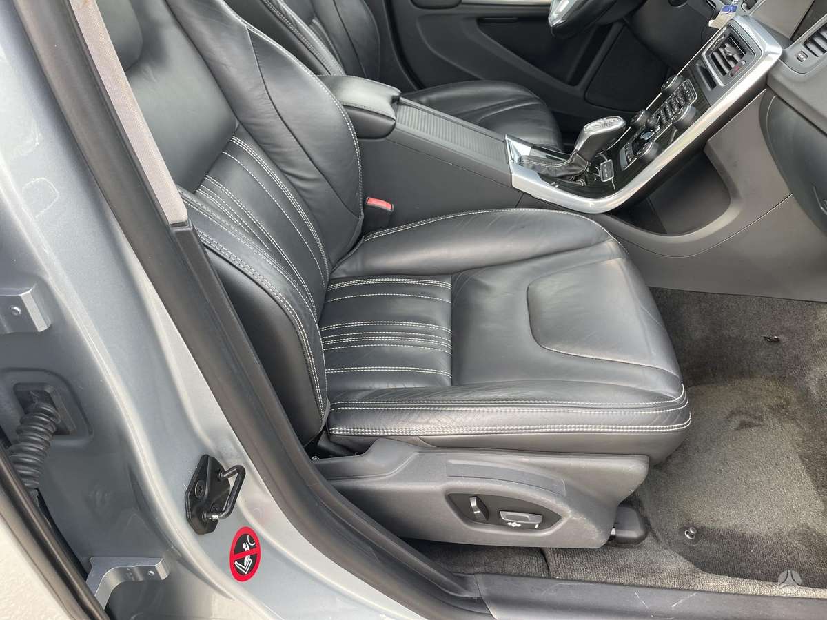 Volvo V60 2013 — photo 26