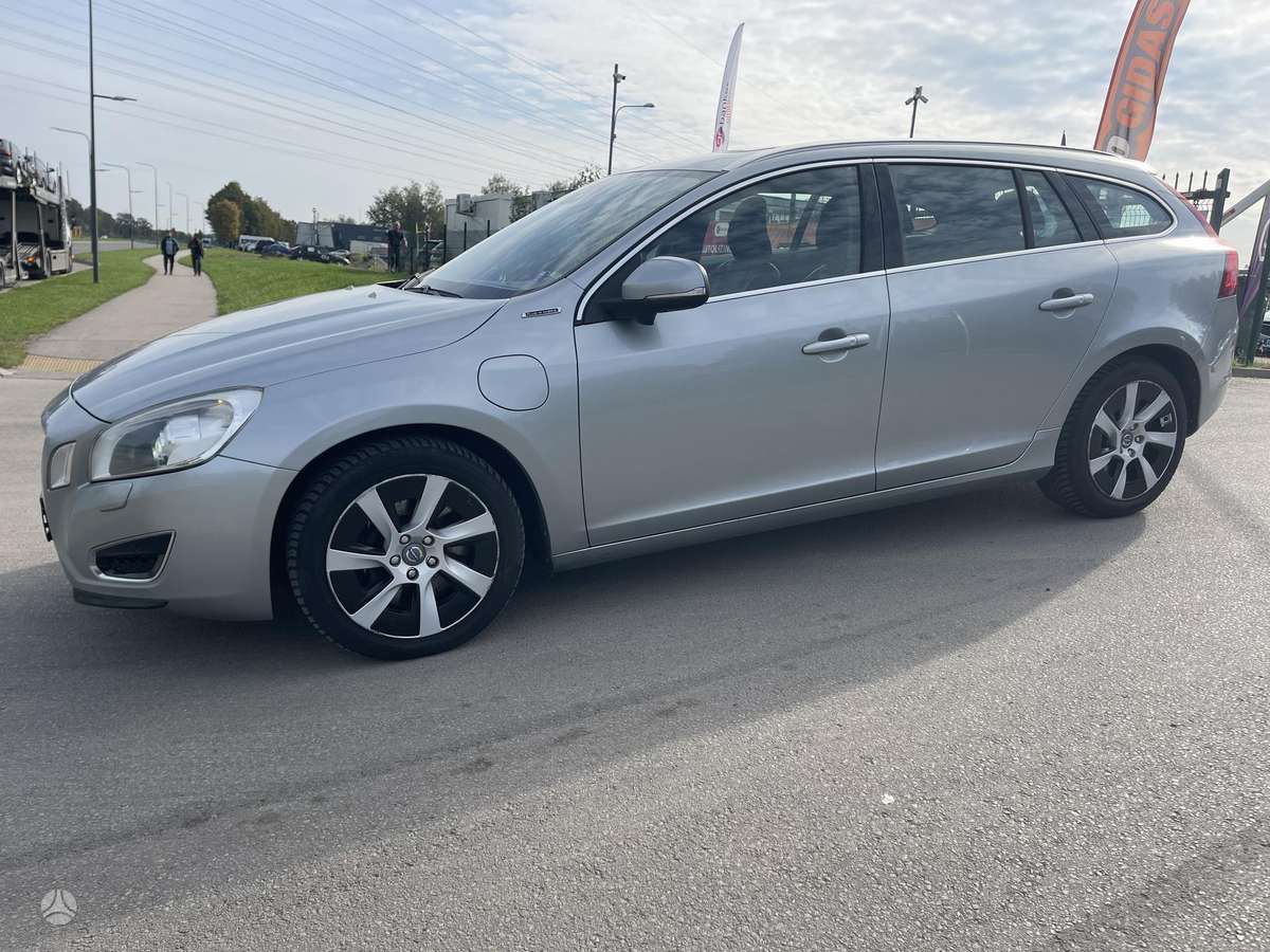Volvo V60 2013 — interior