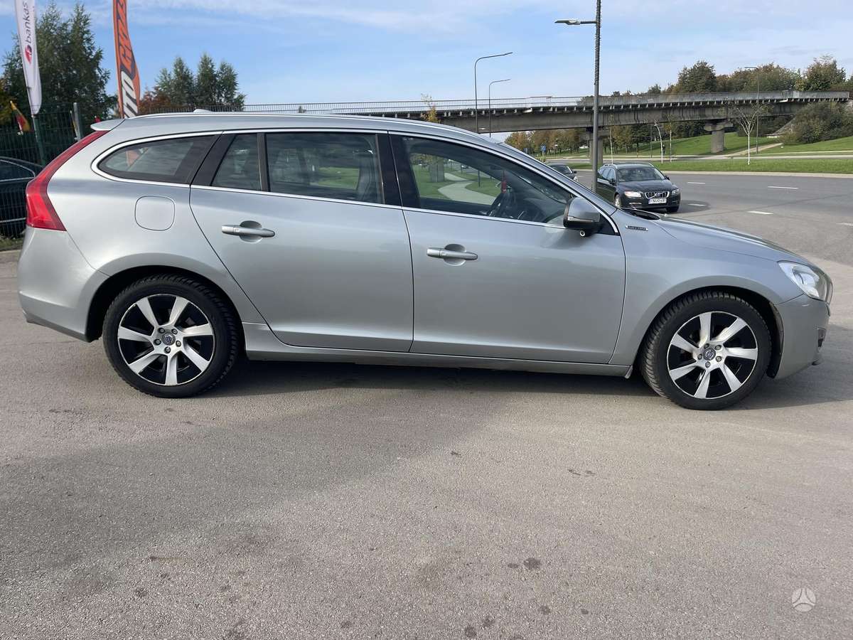 Volvo V60 2013 — photo 7