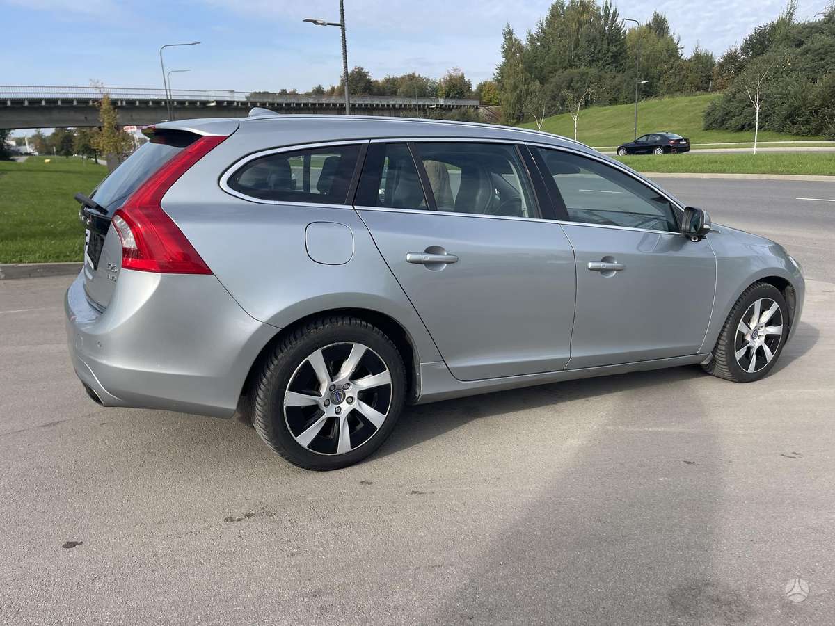 Volvo V60 2013 — photo 8
