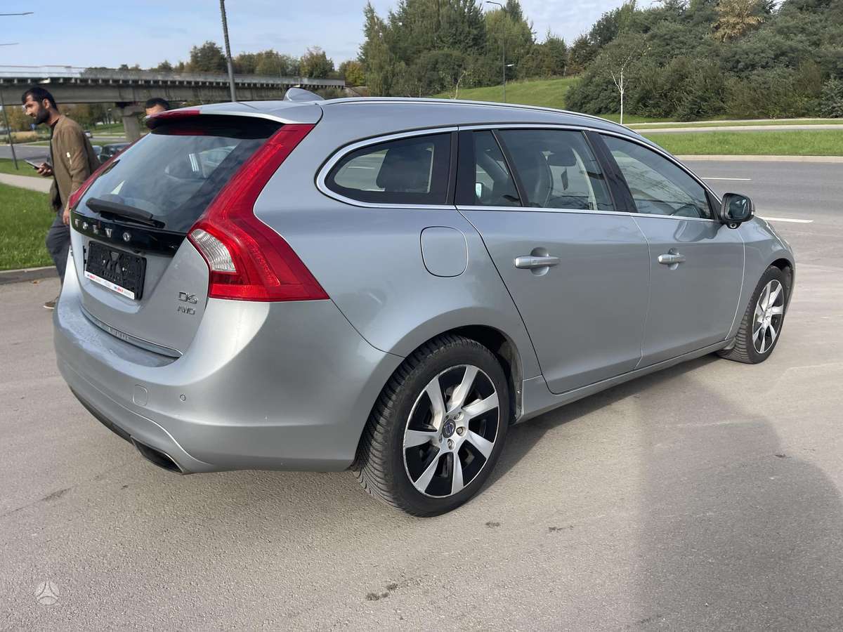 Volvo V60 2013 — photo 9