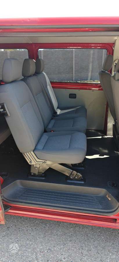 Volkswagen Transporter 2010 — photo 11