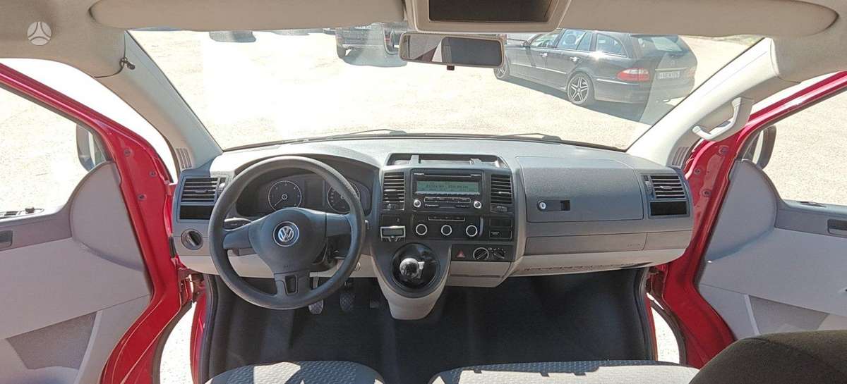 Volkswagen Transporter 2010 — photo 8