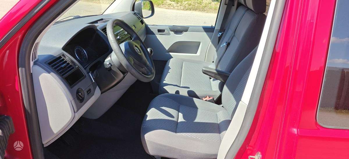 Volkswagen Transporter 2010 — photo 9