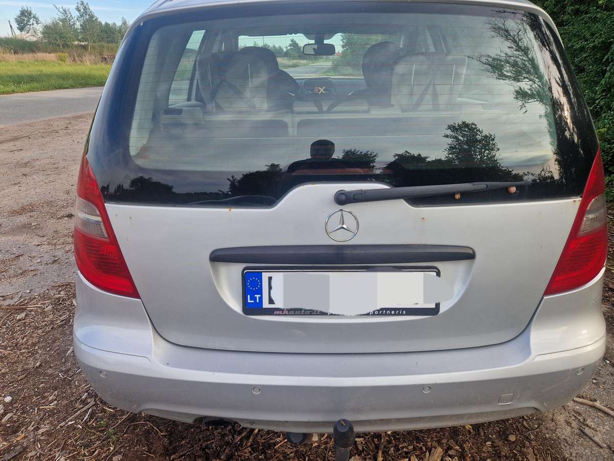 Mercedes-Benz A180 2009 — engine 1991 cm³, 109 HP (80kW)