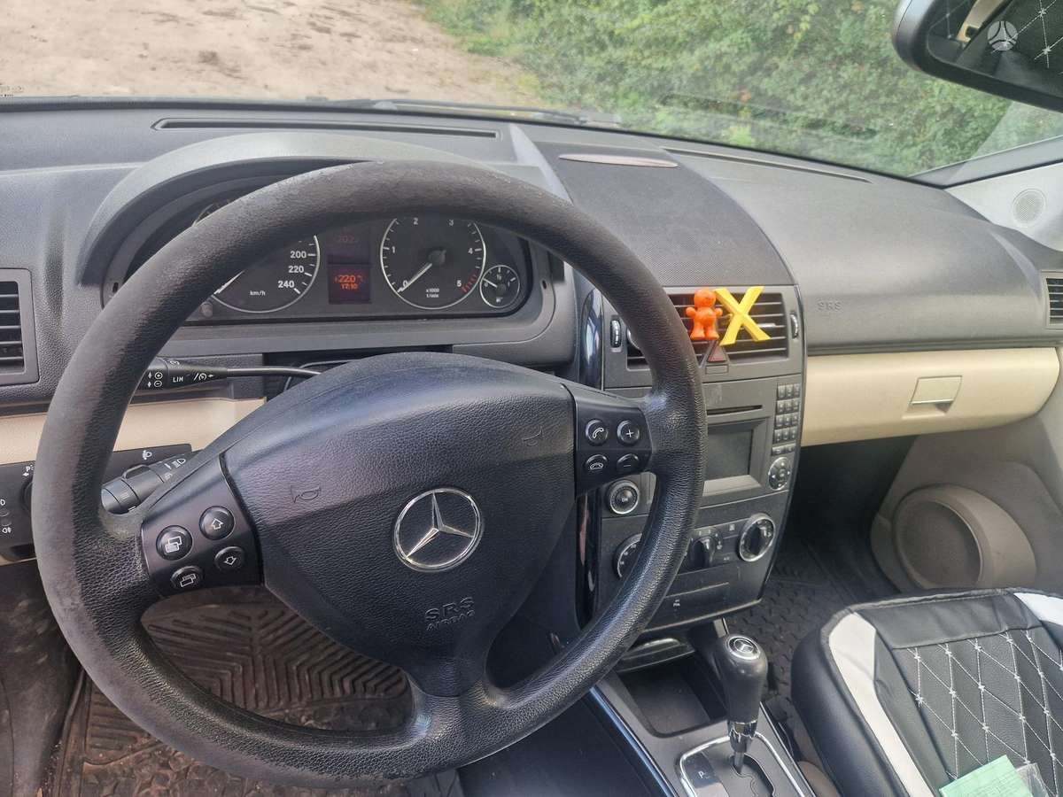 Mercedes-Benz A180 2009 — photo 7