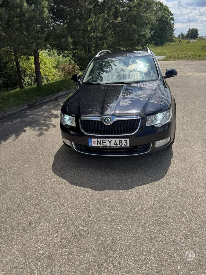 Skoda Superb 2010 — rear view