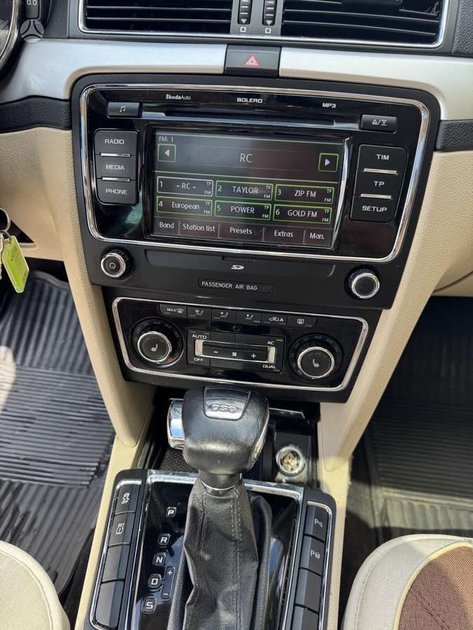 Skoda Superb 2010 — photo 8