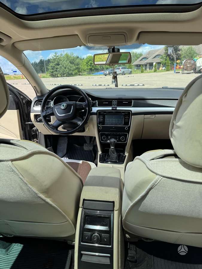 Skoda Superb 2010 — photo 9