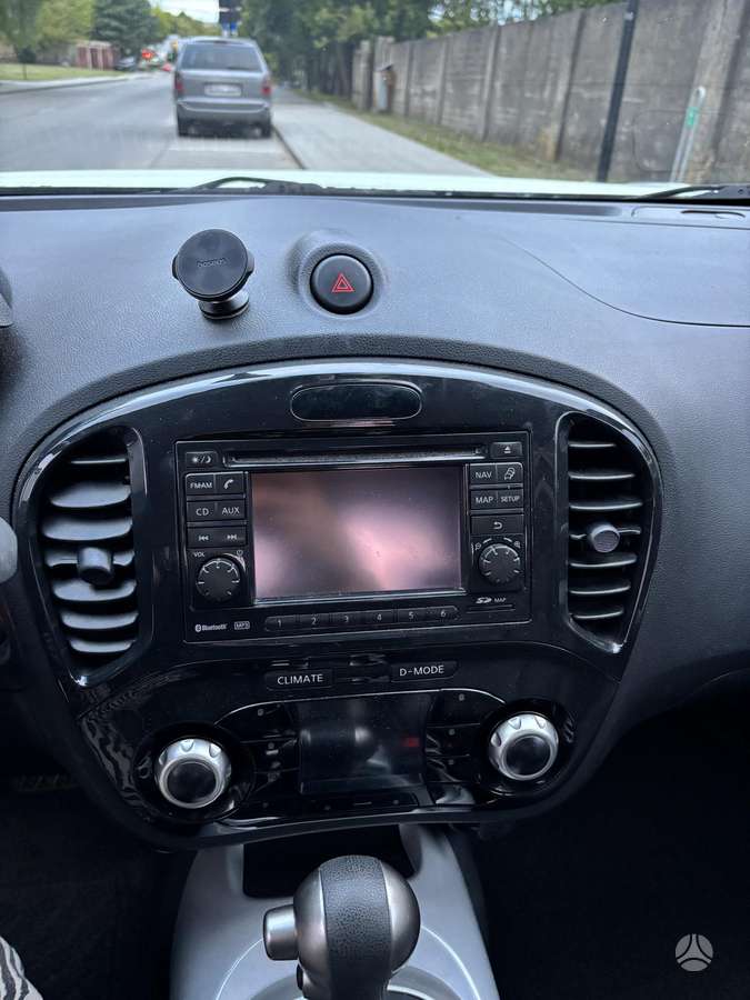 Nissan Juke 2012 — photo 11