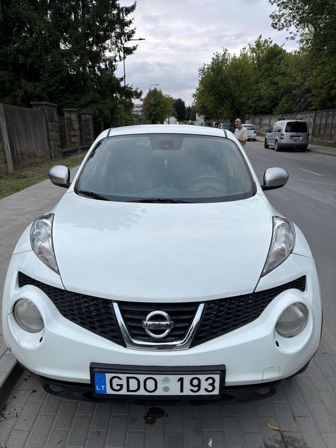 Nissan Juke 2012 — interior