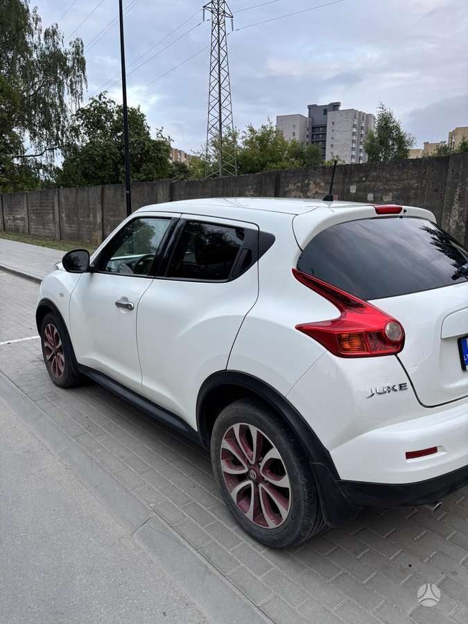 Nissan Juke 2012 — engine 1598 cm³, 117 HP (86kW)