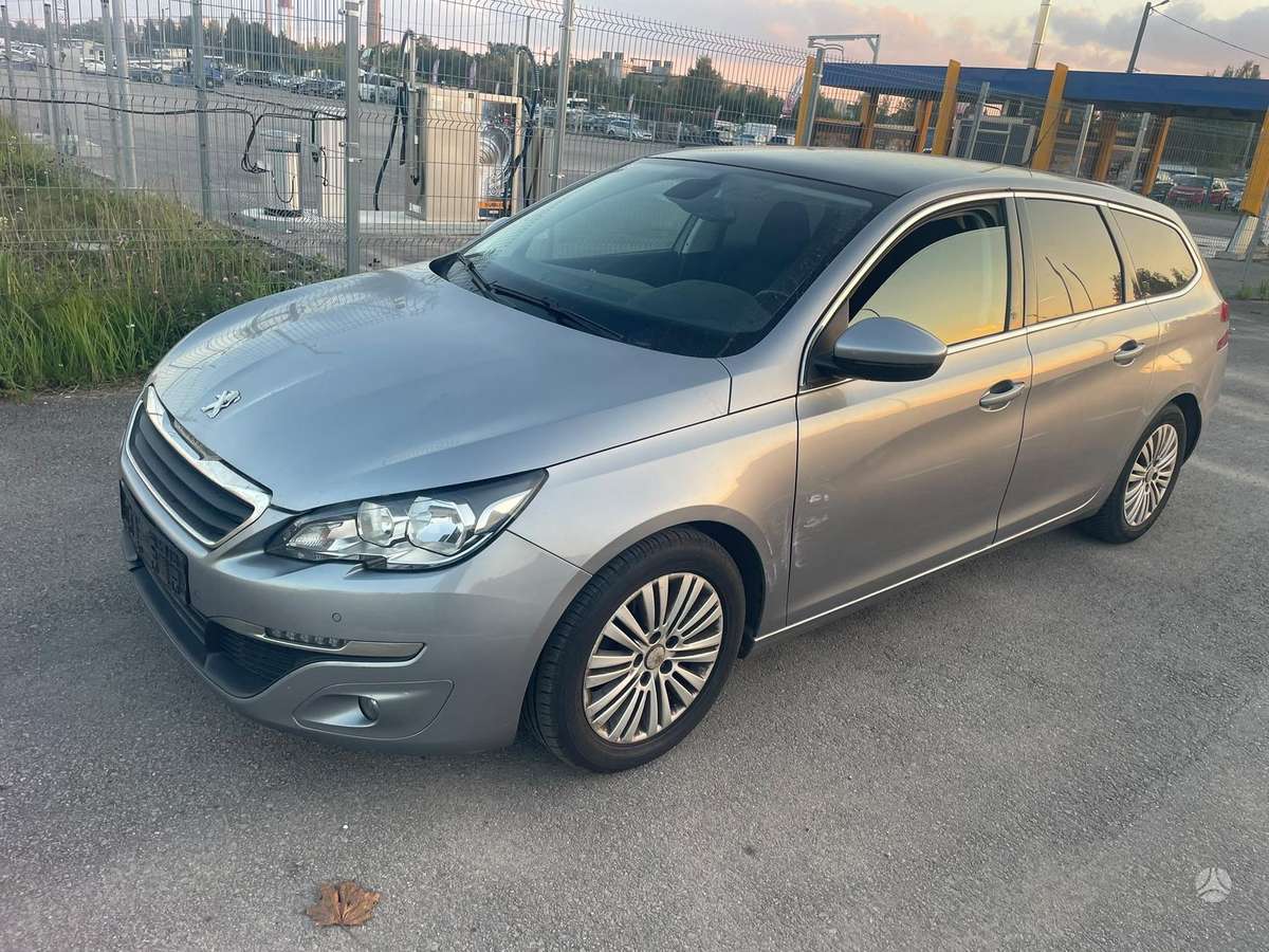 Peugeot 308 2014 — rear view