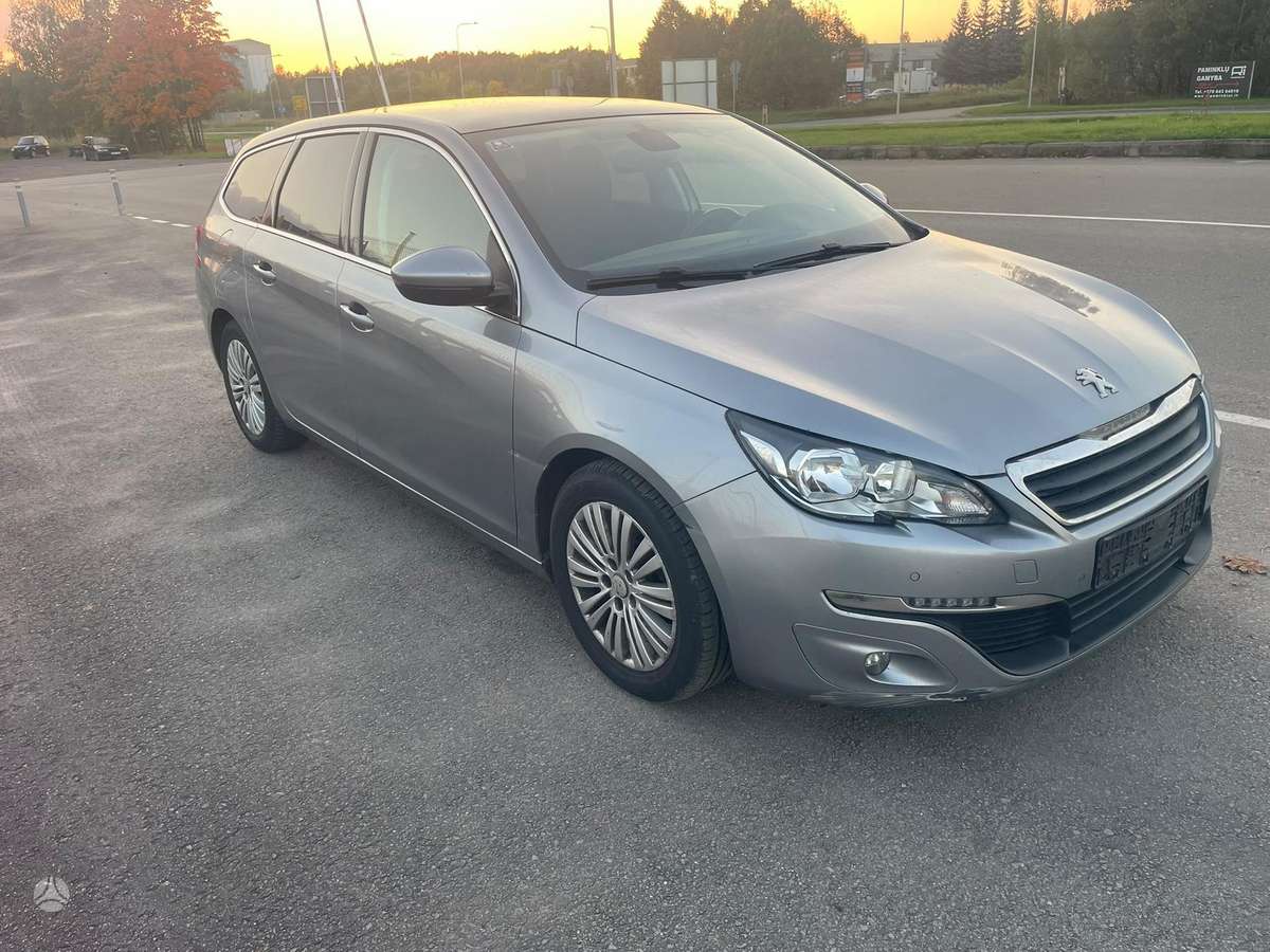 Peugeot 308 2014 — interior