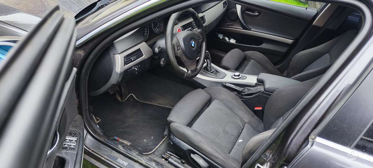 BMW 320 2010 — двигун 3000 cm³, 197 HP (145kW)