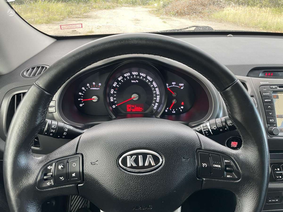 Kia Sportage 2010 — photo 11