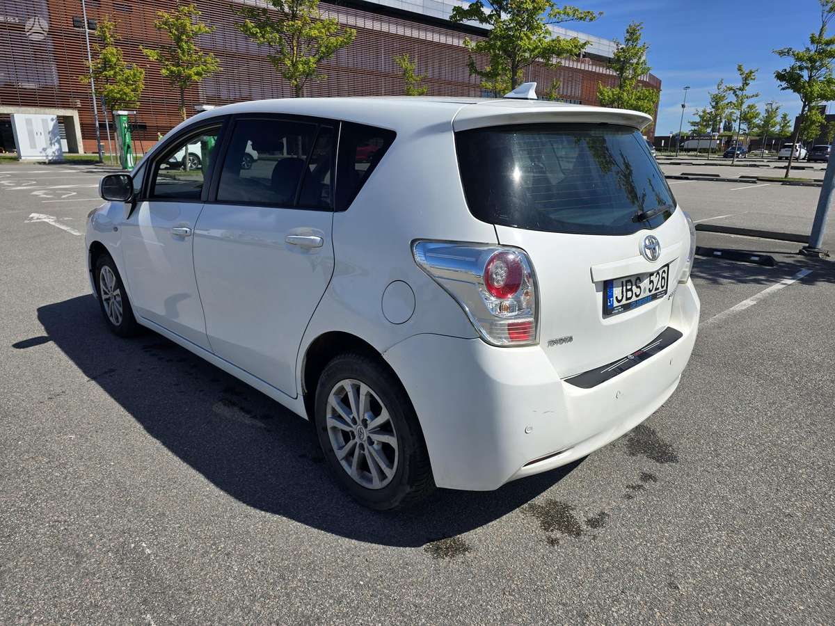 Toyota Verso 2012 — engine 1998 cm³, 124 HP (91kW)