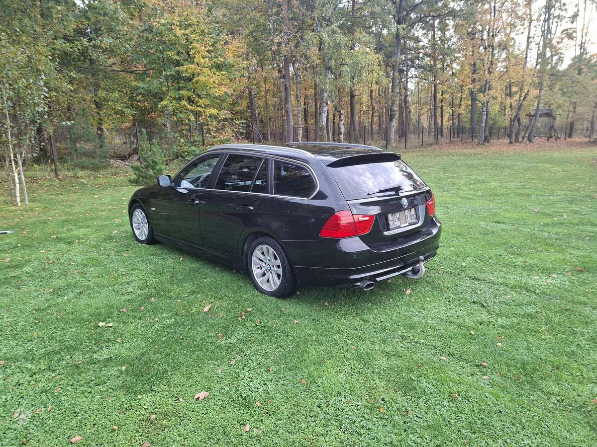 BMW 320 2010 — двигун 2000 cm³, 143 HP (105kW)