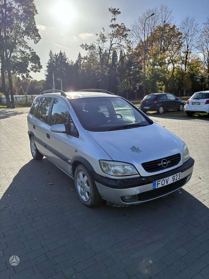 Opel Zafira 2004 — салон
