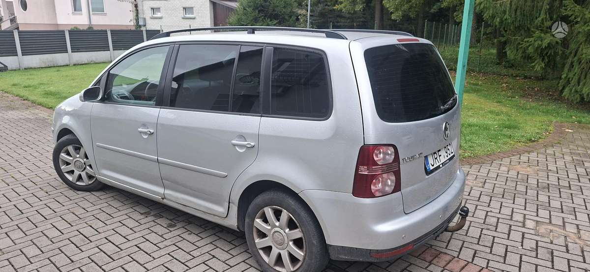 Volkswagen Touran 2007 — rear view