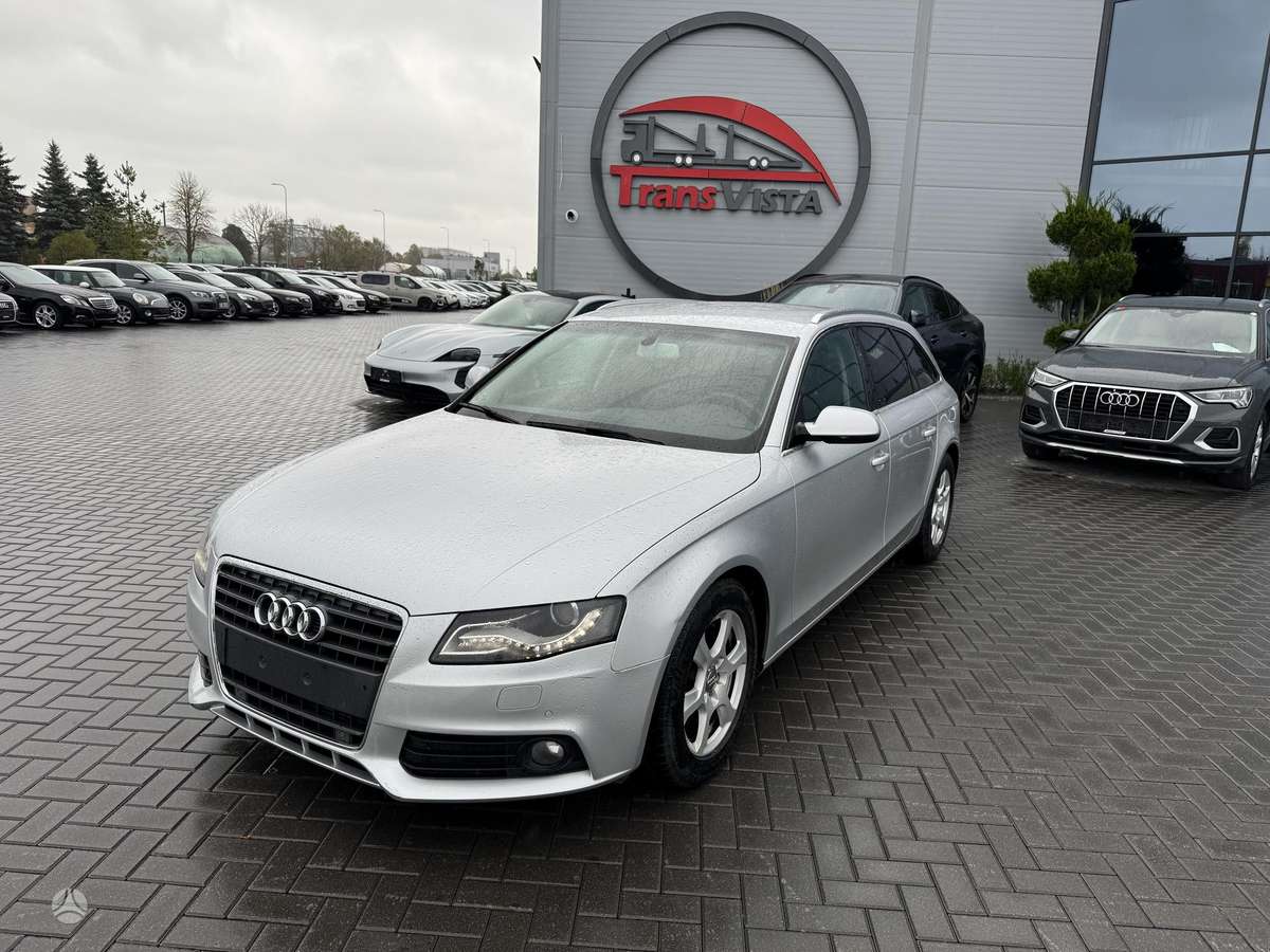 Audi A4 2010 — вигляд ззаду