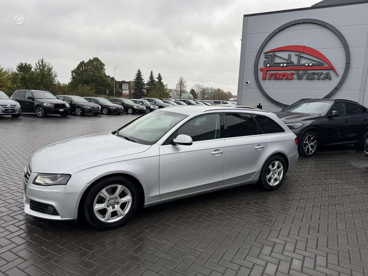 Audi A4 2010 — салон