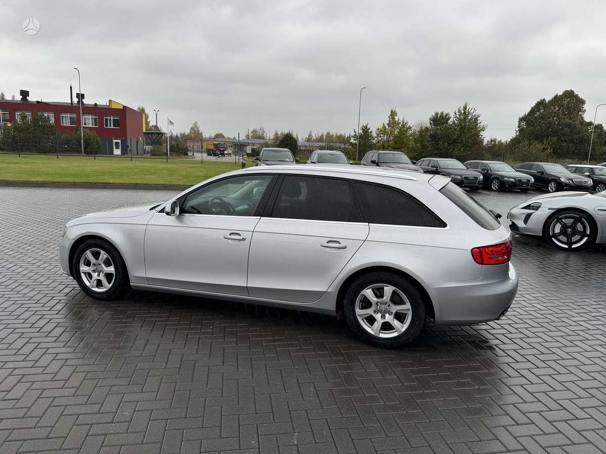 Audi A4 2010 — двигун 1968 cm³, 143 HP (105kW)