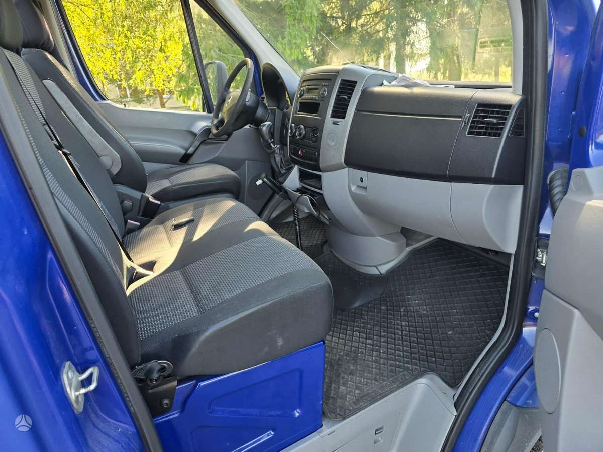 Mercedes-Benz Sprinter 2010 — салон