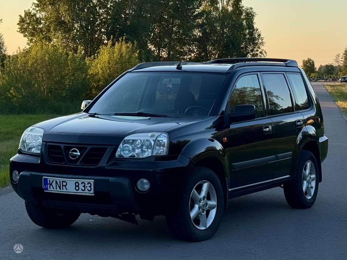 Nissan X-Trail 2005 — rear view