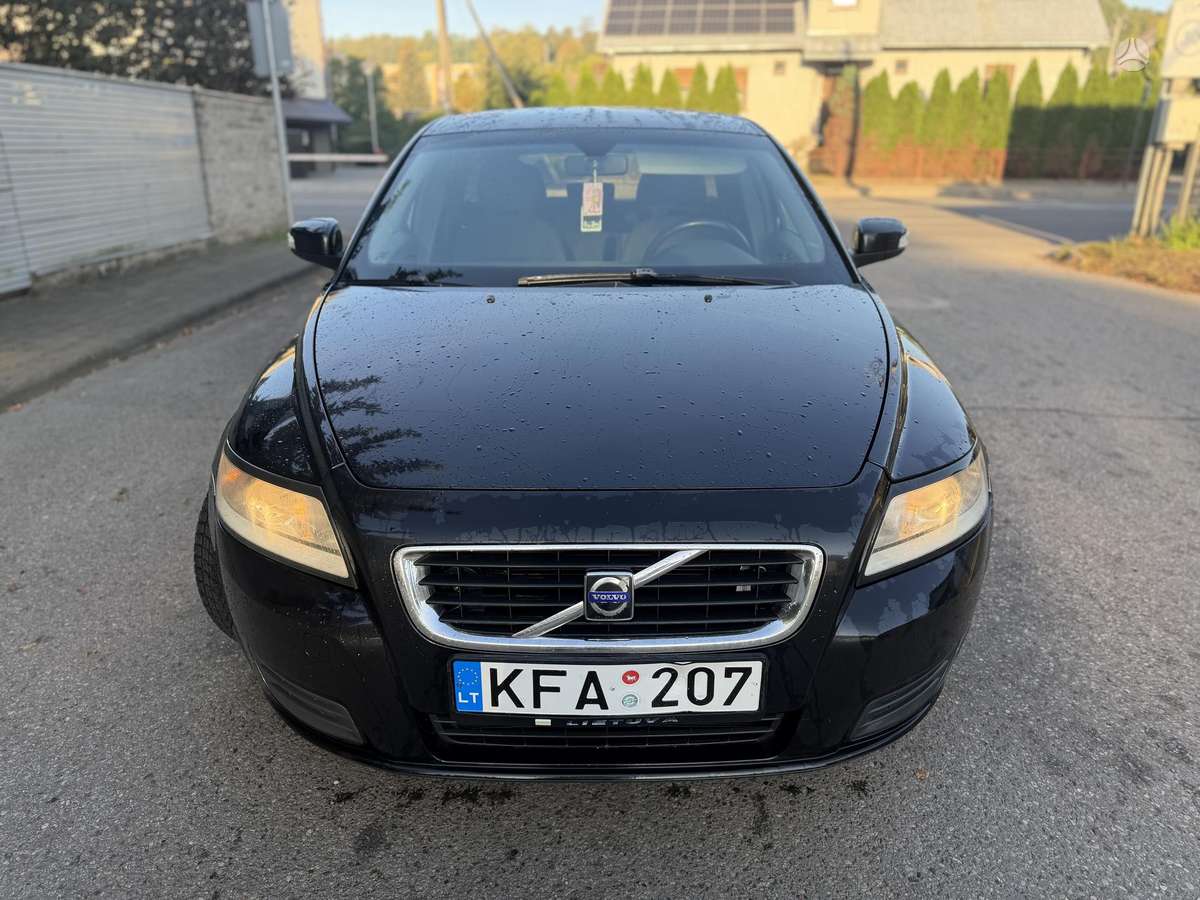 Volvo V50 2008 — interior