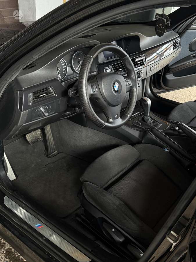 BMW 320 2010 — photo 13