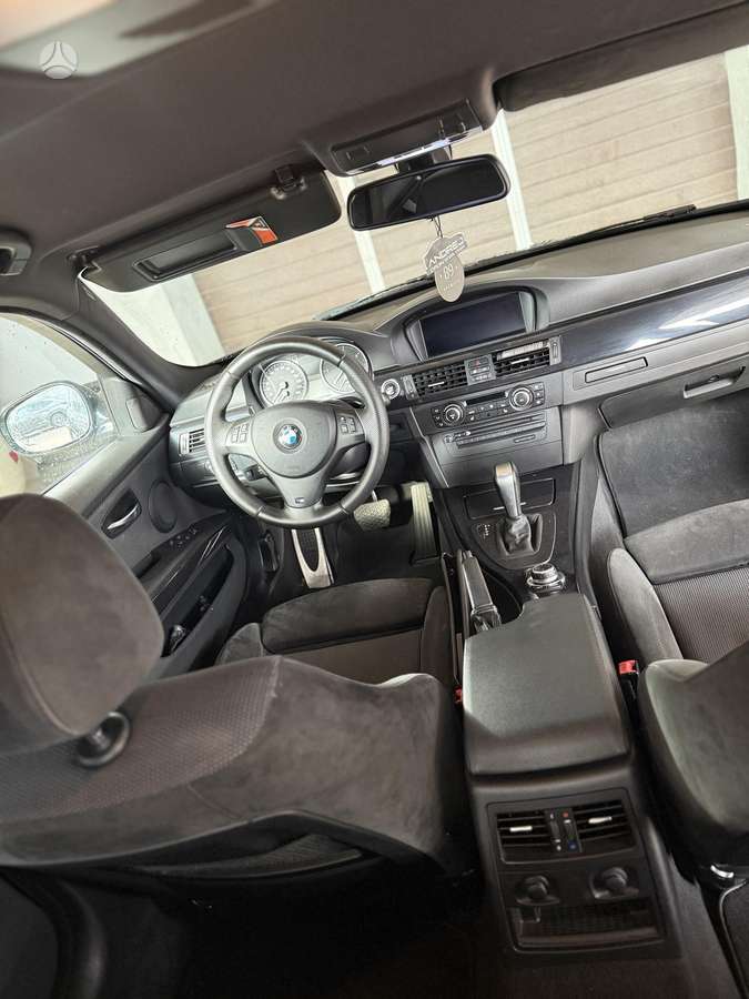 BMW 320 2010 — photo 14